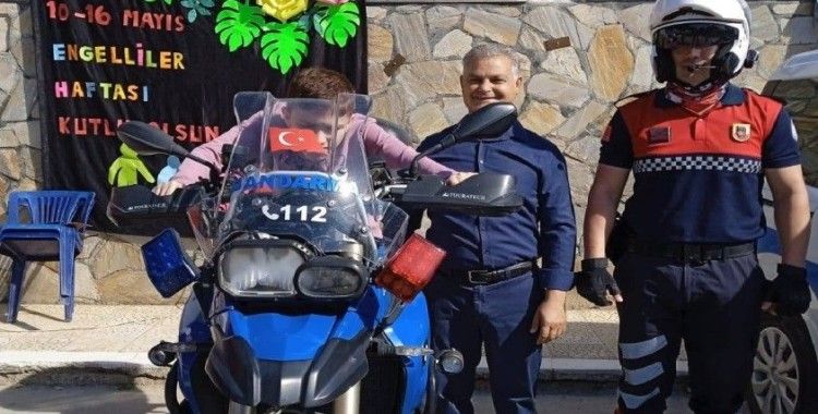Sultanhisar’da ilkokul öğrencilerine jandarma tanıtıldı
