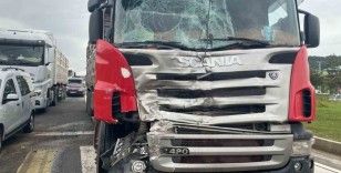 Tır ile kamyonet çarpıştı: 1 yaralı
