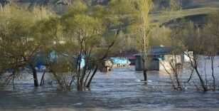 Erzincan’da sağanak sonrası bazı tarım arazileri su altında kaldı
