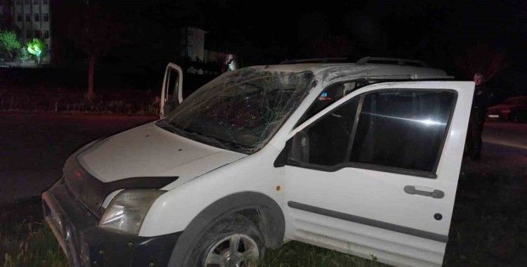 Bir kişinin yaralandığı kazada kaçan araç sürücüsünü polis yakaladı
