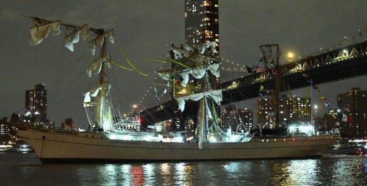 Meksika Donanması’na ne ait gemi Brooklyn Köprüsü’ne çarptı: 2 ölü, 19 yaralı