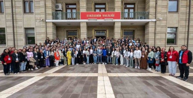 Vali Aksoy, temsilci gençleri ağırladı
