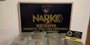 Kütahya’da uyuşturucu operasyonu, 15 kilo 840 gram esrar ele geçirildi
