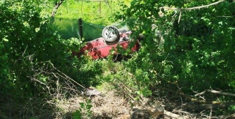 Sakarya’da otomobil şarampole uçtu: Karı-koca yaralandı
