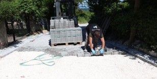 Kartepe’de sokaklar parke tamiratlarıyla konfor kazanıyor
