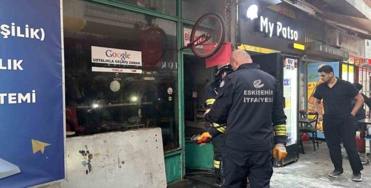 (ÖZEL) Kanser olan arkadaşı için baktığı dükkan alevler içinde kaldı
