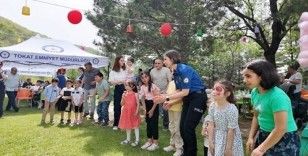 Emniyet personeli özel bireylerle engelleri aştı
