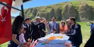 Diyadin’de rengarenk uçurtmalar gökyüzünü süsledi
