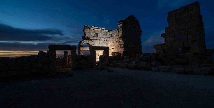 Fotono21, Zerzevan Kalesi’nde Işıkla Boyama Atölyesiyle geceyi sanata dönüştürdü
