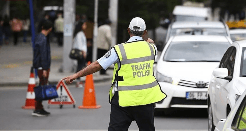 Karayolları Trafik Kanunu sil baştan: İşte madde madde yeni trafik cezaları