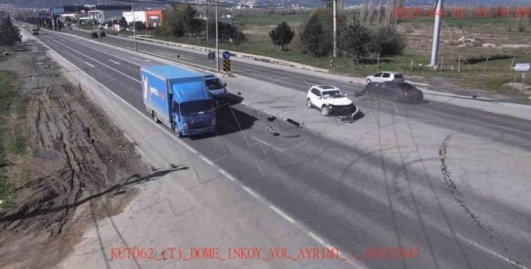 Kütahya’daki trafik kazaları kameralara yansıdı