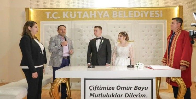 Vali Musa Işın, nikâh töreninde genç çiftin mutluluğuna ortak oldu