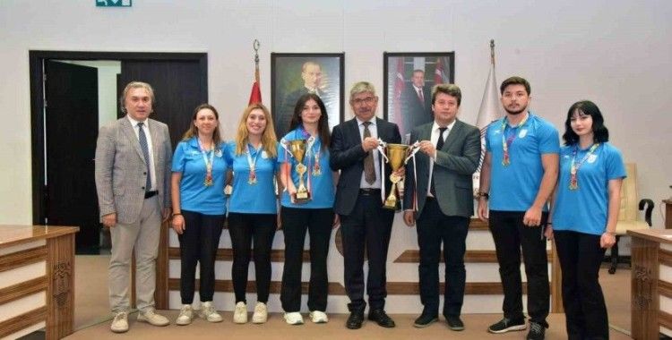 Rektör Kaçar, şampiyon sporcuları ağırladı