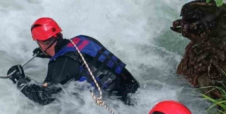 Suudi Arabistan uyruklu çocuğu düştüğü derede 108 kişi arıyor