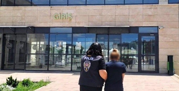 Dolandırıcılık suçundan aranan şahsı polis yakaladı