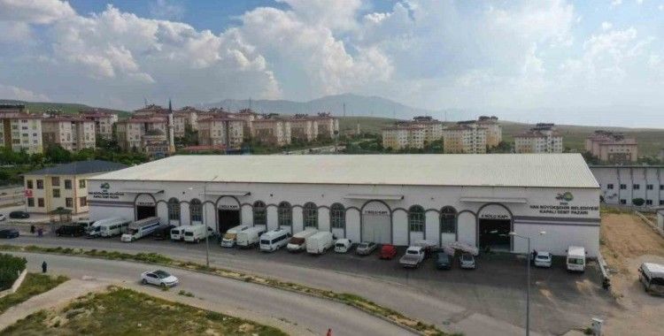 Vali Balcı, kapalı semt pazarı esnafını ziyaret etti