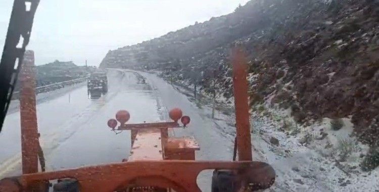 Antalya’ya dolu yağdı: Alacabel beyaza büründü