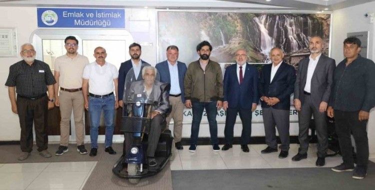 Yahyalı Belediyesi’nden Engelli Vatandaşa Akülü Araç Desteği
