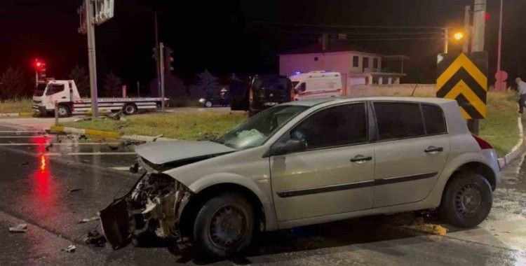 İki otomobilin çarpıştığı kazada 6 kişi yaralandı