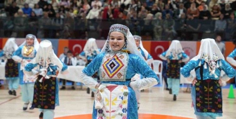 Ümraniye’de halk oyunları şöleni