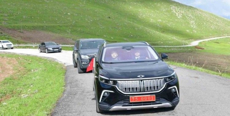 Ardahan’da köy yolları asfalt yerine beton kullanılarak yenileniyor