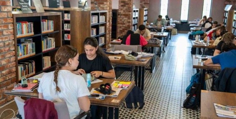 Kitaphane’de sınav yoğunluğu
