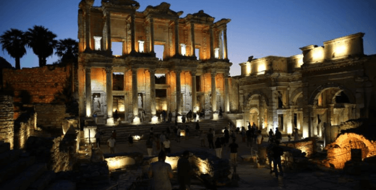 Efes Antik Kenti'nde yeni dönem: Gece müzeciliği başladı