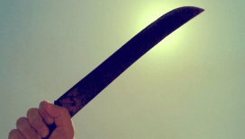 Fransa'da 15 yaşından küçüklere kesici alet satışı yasaklanacak