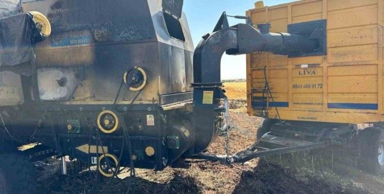 Biçerdöverin motor kısmında çıkan yangın buğday tarlasına zarar verdi
