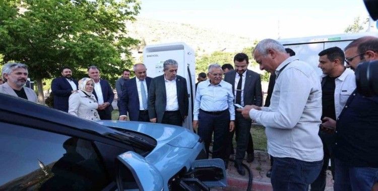 Başkan Büyükkılıç’tan Yahyalı’ya temiz enerji yatırımı: K-Şarj elektrikli araç şarj istasyonu açıldı
