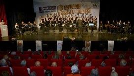 Mersin’de emekli korosundan duygu dolu türkü gecesi
