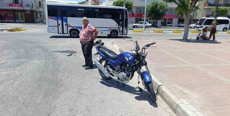 Kamyonetle çarpışan motosiklet sürücüsü ehliyetsiz çıktı
