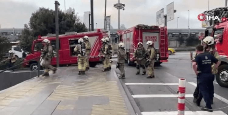 Mall of İstanbul'da yangın: Çok sayıda ekip bölgeye sevk edildi, TEM otoyolunda görüş mesafesi ciddi şekilde düştü
