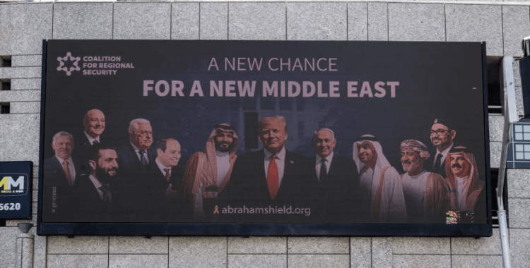 Tel Aviv'de dikkat çeken afiş: Yeni Orta Doğu