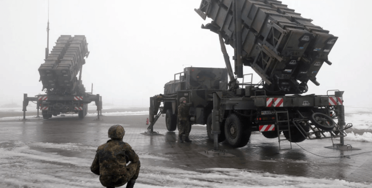 Eski Pentagon danışmanı Macgregor: ABD'nin sadece 8 günlük füze stoku var