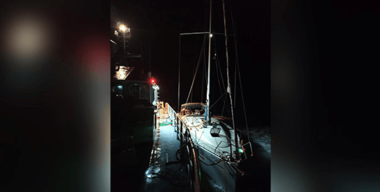 Muğla açıklarında sürüklenen teknedeki 6 kişi kurtarıldı