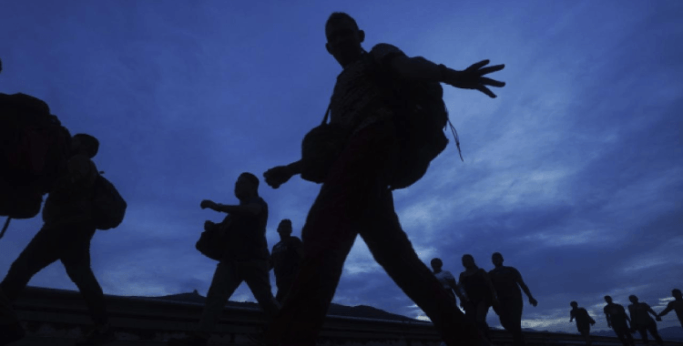 ABD'de ICE, tüm düzensiz göçmenleri ve işverenlerini hedef alacaklarını belirtti