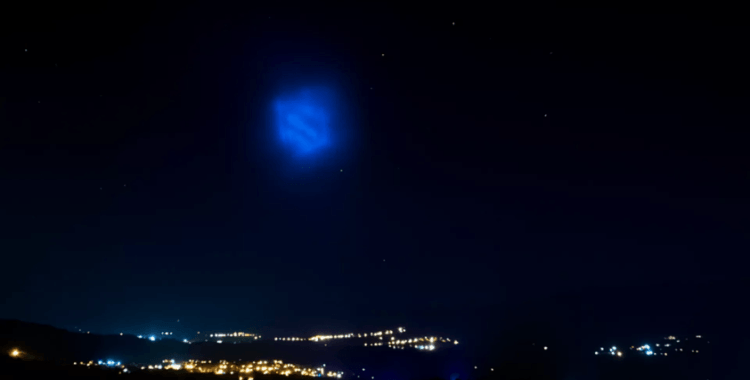 Türkiye'de merak ve endişe yarattı: Gökyüzünde tanımlanamayan mavi cisim görüldü