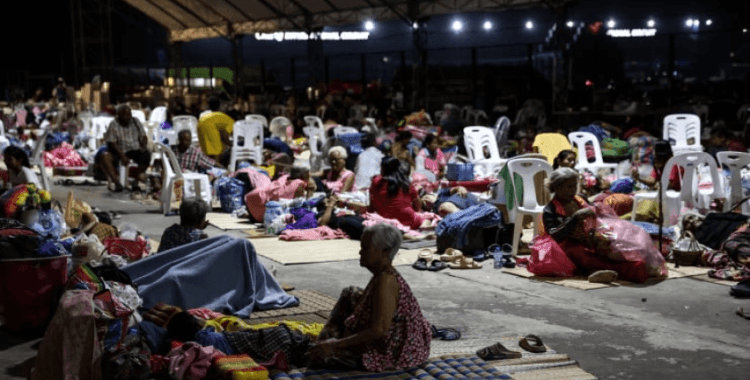 Tayland ile Kamboçya arasında çatışma: 100 bin kişi tahliye edildi
