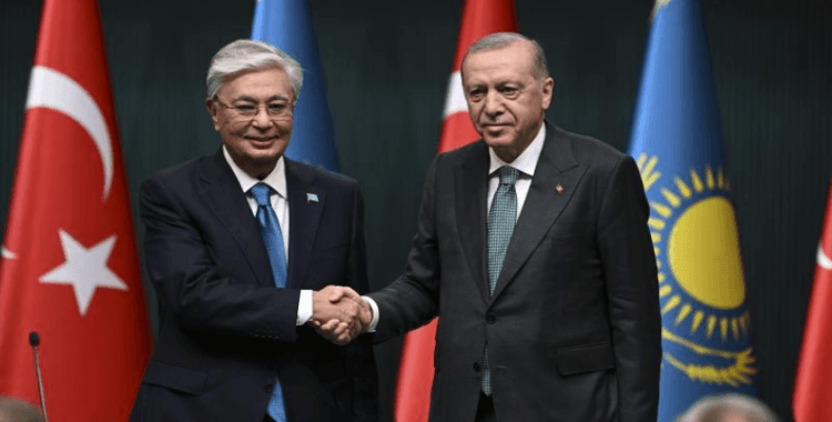 Tokayev: Türkiye, savunma alanında ve askeri alanda çok başarılı