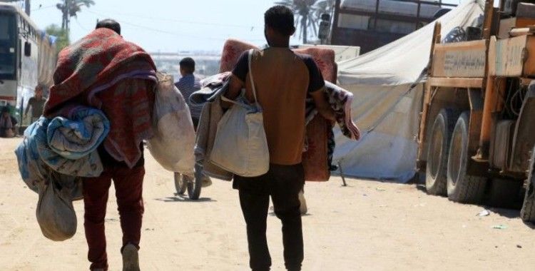 Gazze'nin kuzeyindeki Filistinliler, soykırımcı İsrail'in saldırıları altında bir kez daha göçe zorlanıyor