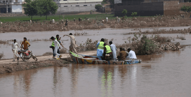 Pakistan'ın Pencap eyaletinde seller nedeniyle yaklaşık 300 bin kişi tahliye edildi