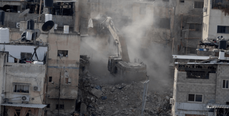 İşgalci İsrail ordusu Batı Şeria'da Filistinlilere ait 2 evi yıktı