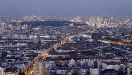 Berlin'de 2 elektrik direğinde çıkan yangın sonucu 50 bin hane ve işyeri elektriksiz kaldı