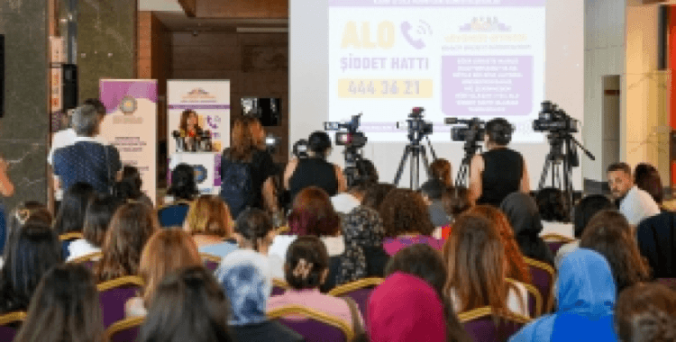 Alo Şiddet Hattı yeniden hizmette: Kadınlar kendini yalnız hissetmeyecek
