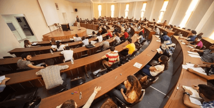 Üniversite 3 yılda bitirilebilecek: Başarılı olanlar kısa sürede mezun olacak