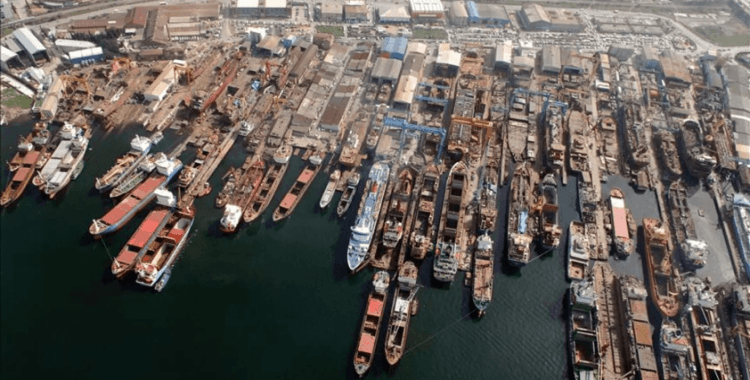 Tuzla tersaneler bölgesinde gemi yan yattı: 1 işçi hayatını kaybetti