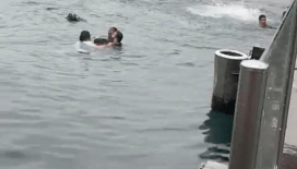 Kadıköy'de 4 kişi iskeleden düştü: 1'i hayatını kaybetti, 3'ü kurtarıldı