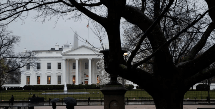 Beyaz Saray, gazetecilerin 'basın sekreteri' ofisine erişimini kısıtladı