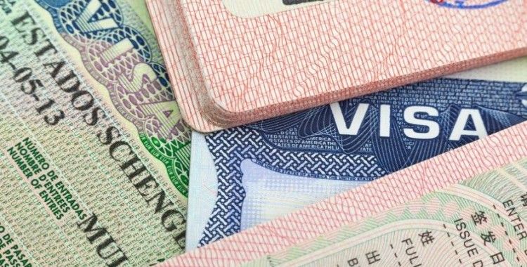 Karadağ'ın Türklere vize kararı turizmi vurdu